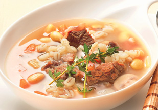 スネ肉と豆のスープ