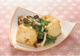 豆腐ステーキ　にらときのこのガーリックソース