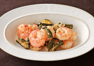 半干しきゅうりとえびの塩麹炒め