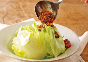 レタスサラダベーコンとドライトマトの温ドレッシング