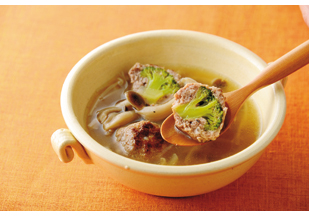 ブロッコリーだんごのきのこスープ