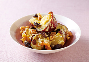 焼き芋とレーズンナッツのサラダ
