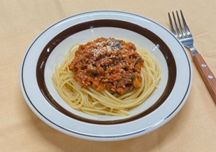 キャベツの芯も余らず！ミートソースパスタ